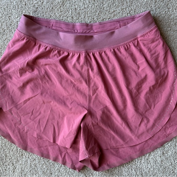 Lululemon find your pace pink mauve  Athletic Shorts size 4 *lined - Picture 1 of 3